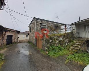 Vista exterior de Casa o xalet en venda en San Cibrao das Viñas amb Terrassa i Balcó