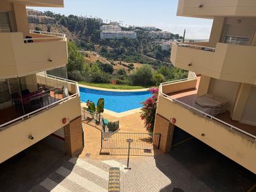 Apartment with pool to rent in Calahonda