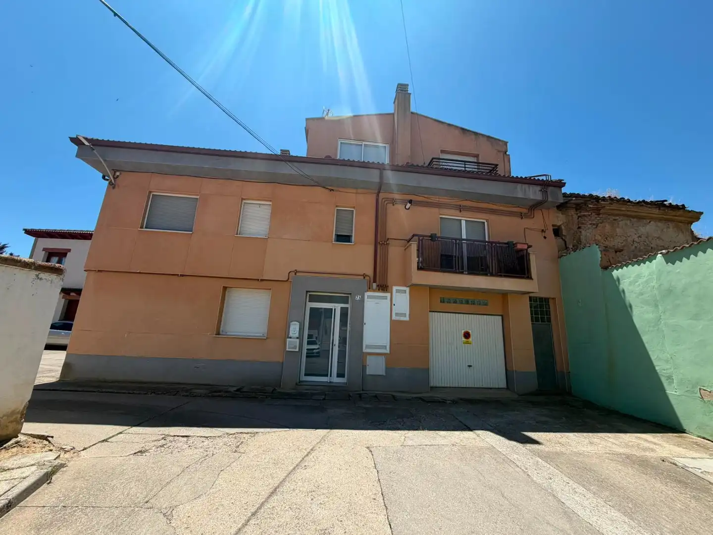 Exterior view of Flat for sale in Fuensaldaña  with Heating, Terrace and Furnished