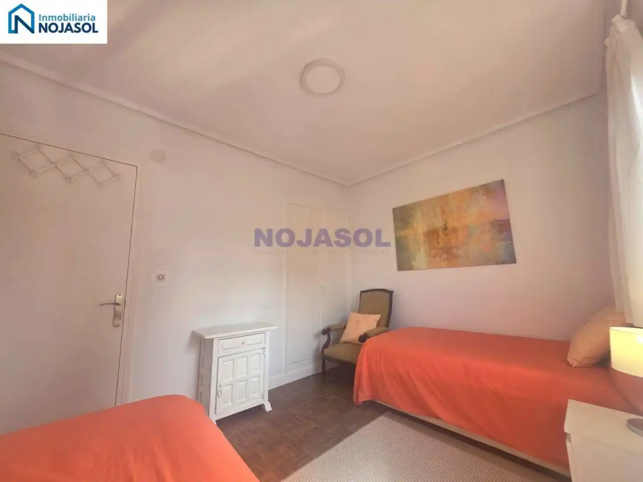 Habitación de Apartamento en venta en Laredo con Calefacción, Parquet y Terraza