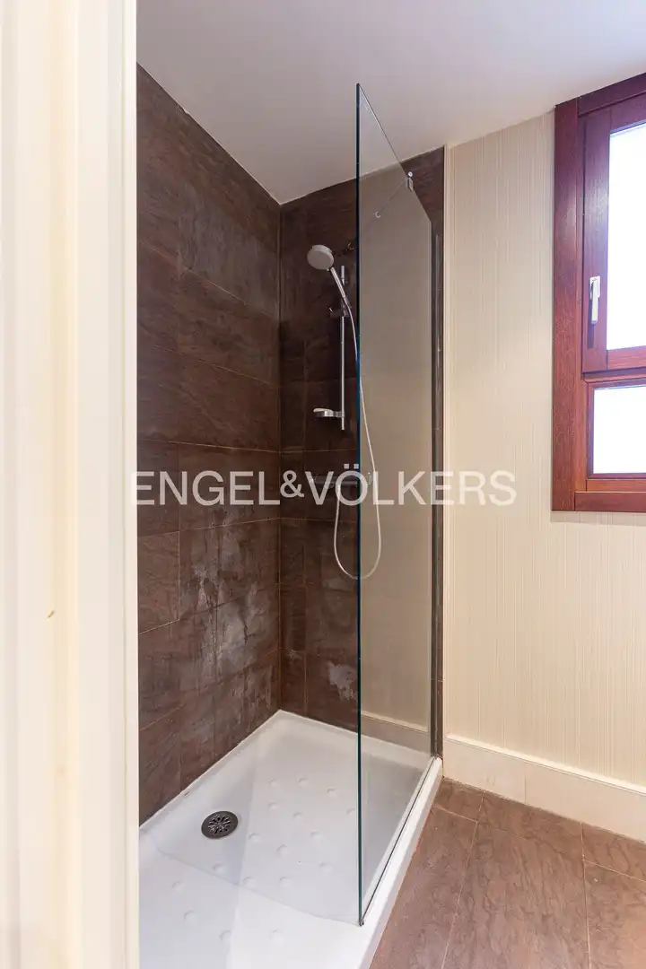 Baño de Ático de alquiler en Zona Monte El Pilar