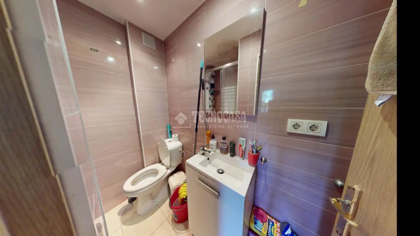 Bathroom of Flat for sale in Leganés