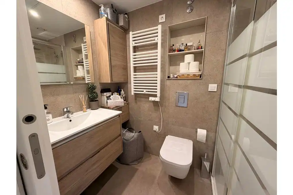 Baño de Piso en venta en Teo con Calefacción, Parquet y Trastero