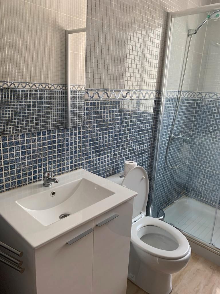 Bany de Pis en venda en  Granada Capital amb Moblat