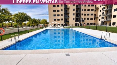 ALOVERA  Obra nueva. Ático con terraza de 7m2, 3 habitaciones, 2 baños, 2 plazas de garaje, Trastero y piscina.