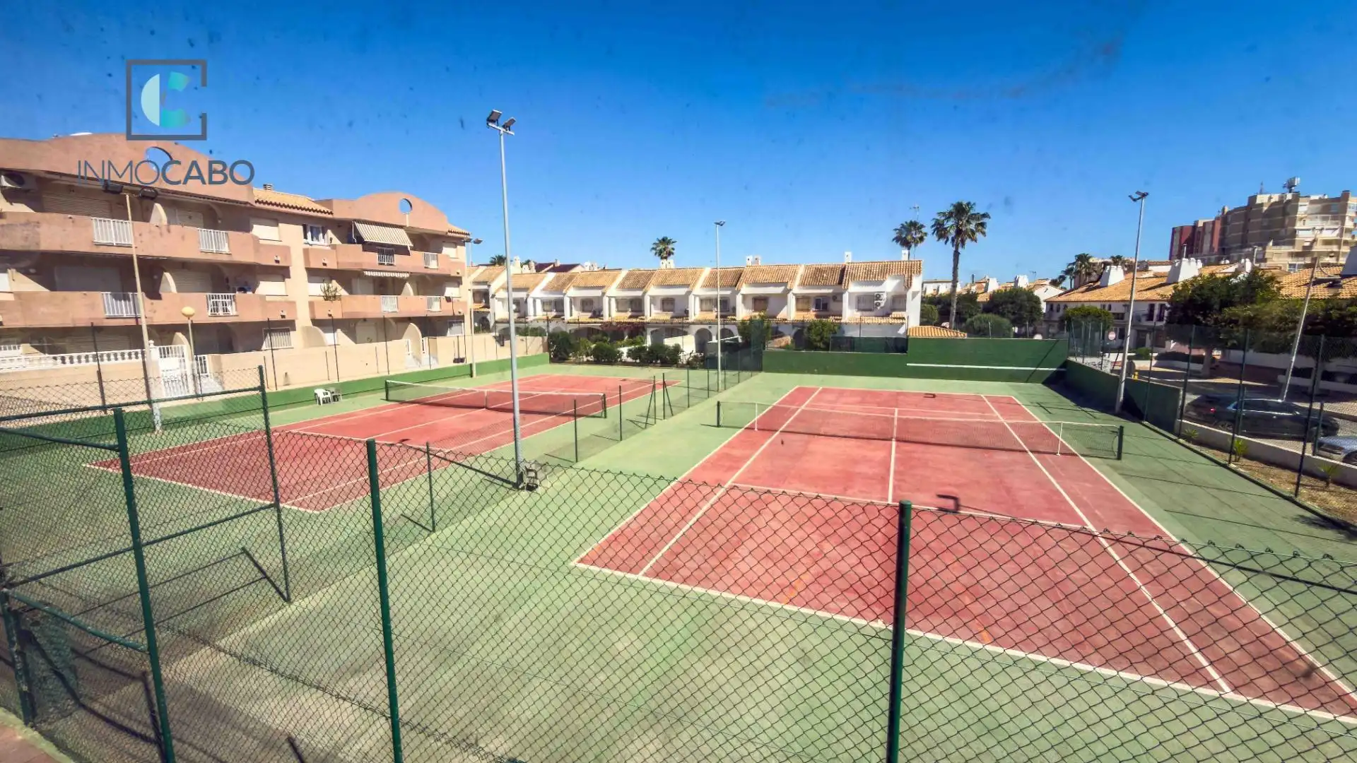 Vista exterior de Local en venta en La Manga del Mar Menor