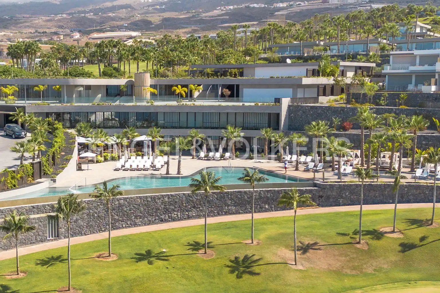 Vista exterior de Casa o xalet en venda en Guía de Isora amb Aire condicionat, Terrassa i Piscina