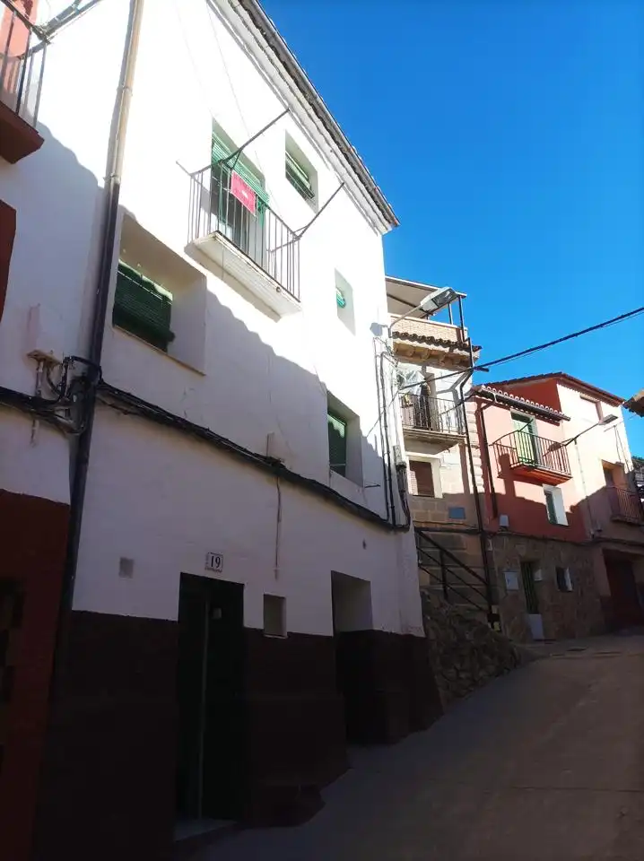 Vista exterior de Casa o chalet en venta en Torrijo de la Cañada con Amueblado y Balcón