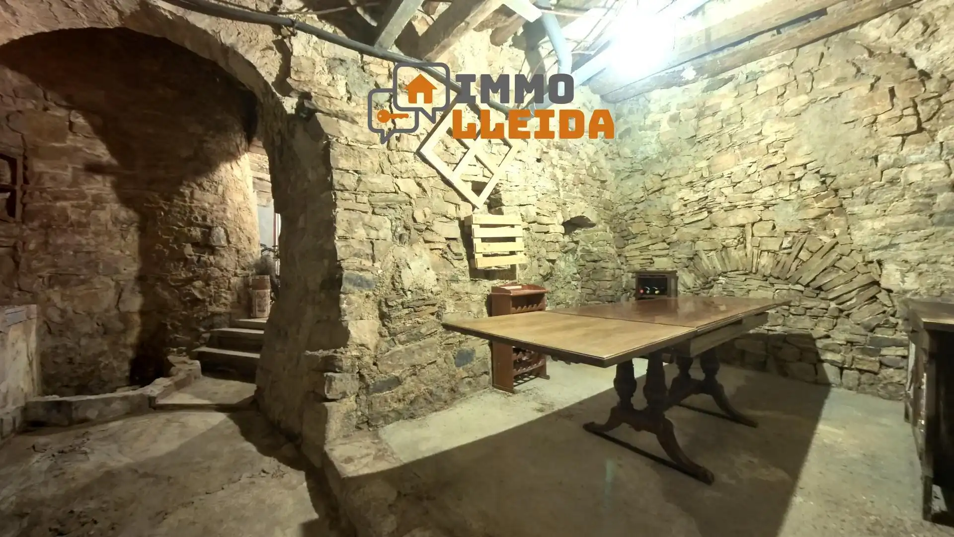 Casa adosada en venda en Montoliu de Segarra amb Moblat