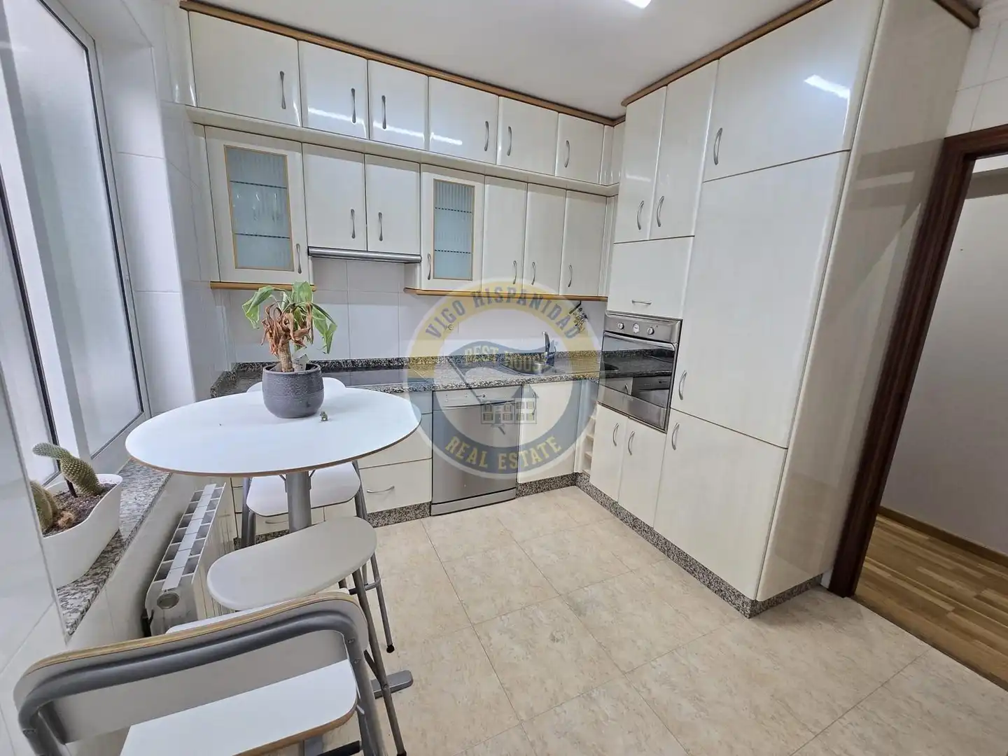 Cocina de Piso de alquiler en Vigo  con Calefacción