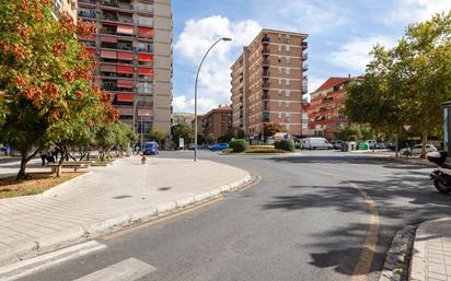 Vista exterior de Pis en venda en  Granada Capital amb Aire condicionat