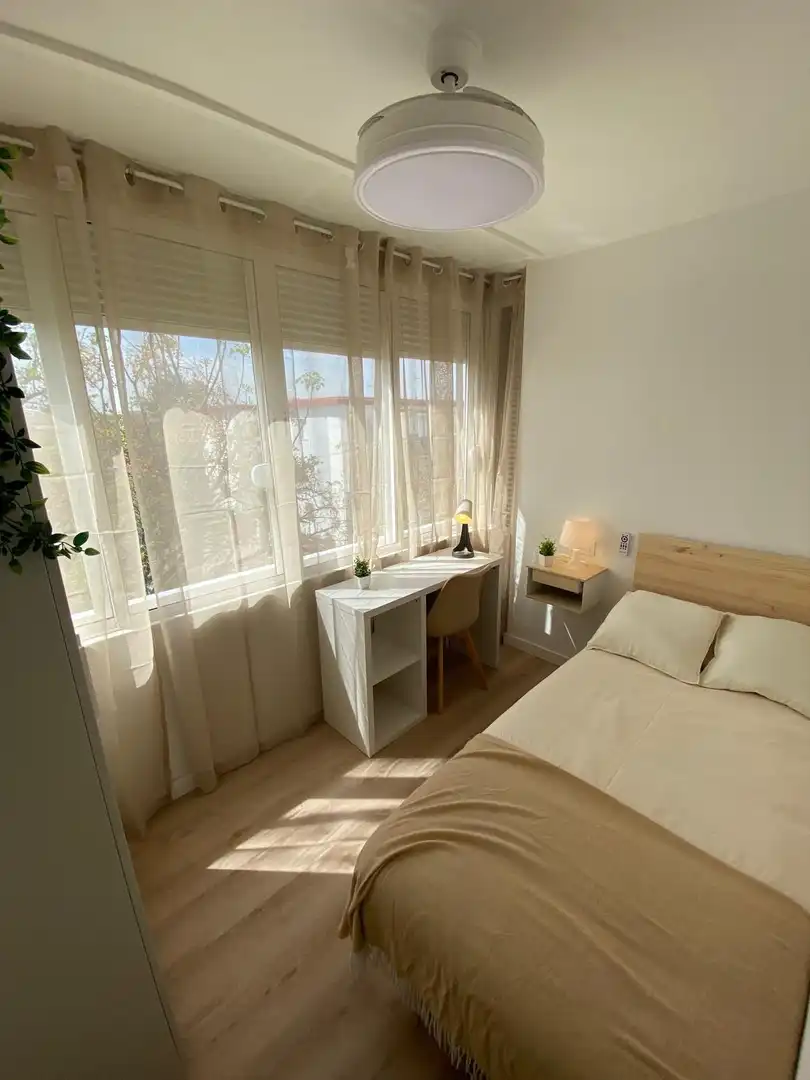 Bedroom of Flat for sale in  Sevilla Capital