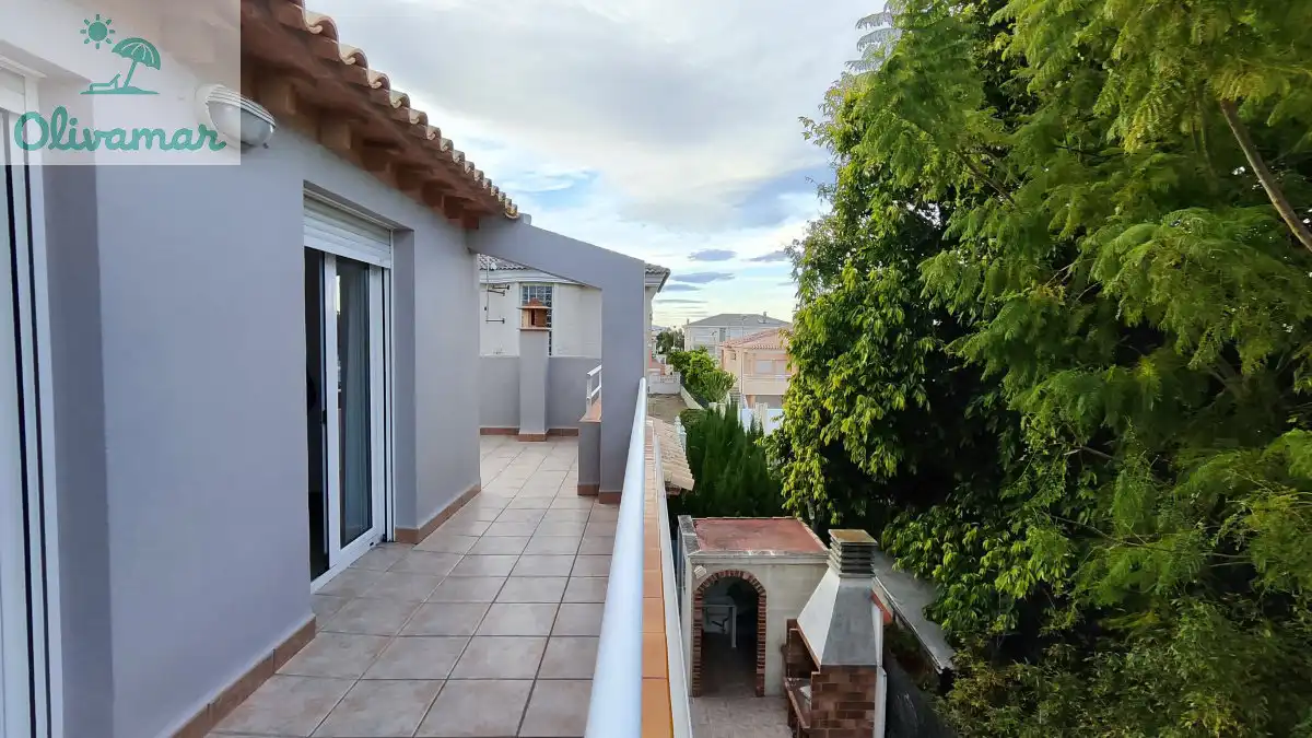 Vista exterior de Casa o xalet en venda en Oliva amb Moblat