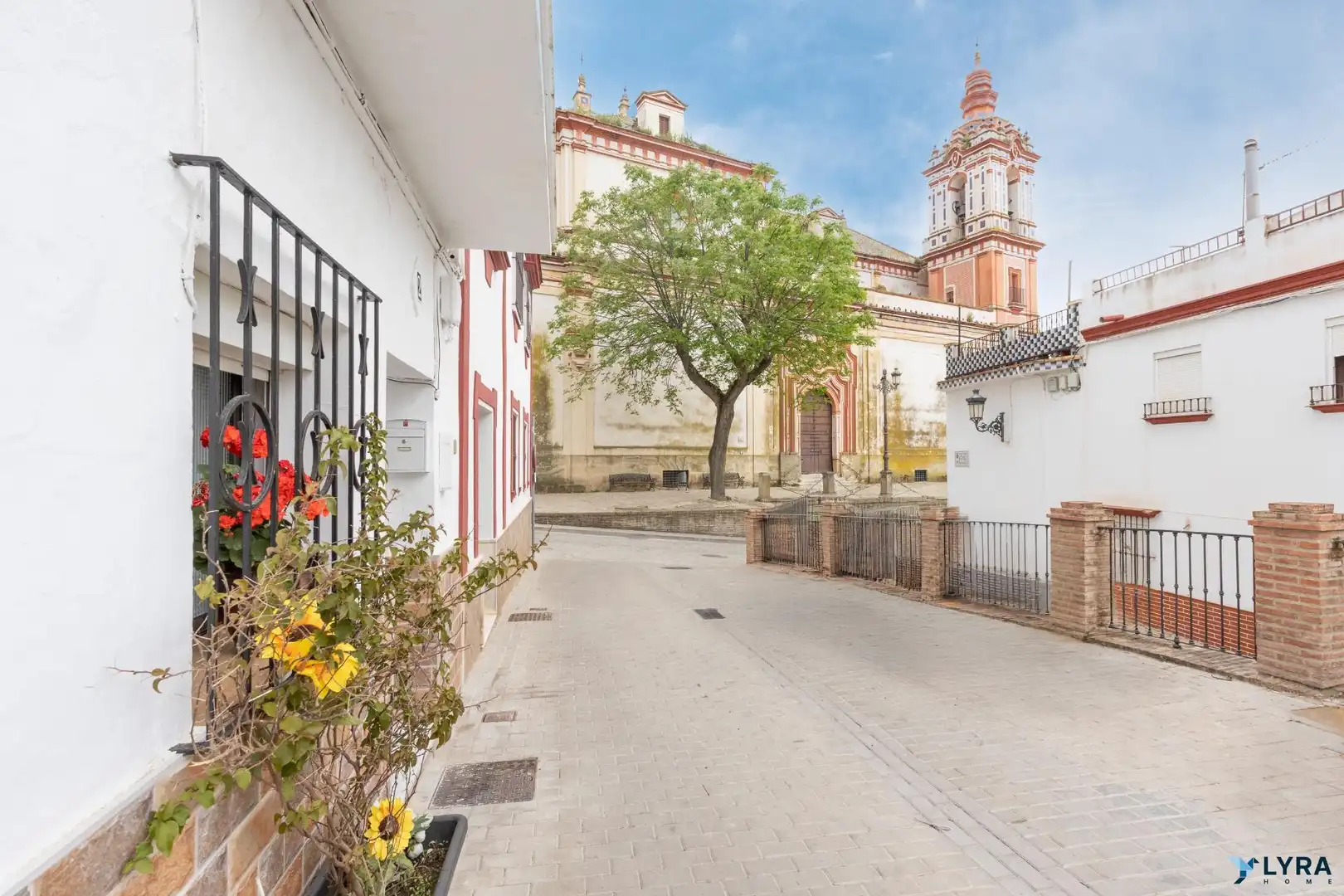 Vista exterior de Casa o xalet en venda en Las Cabezas de San Juan amb Aire condicionat, Traster i Balcó