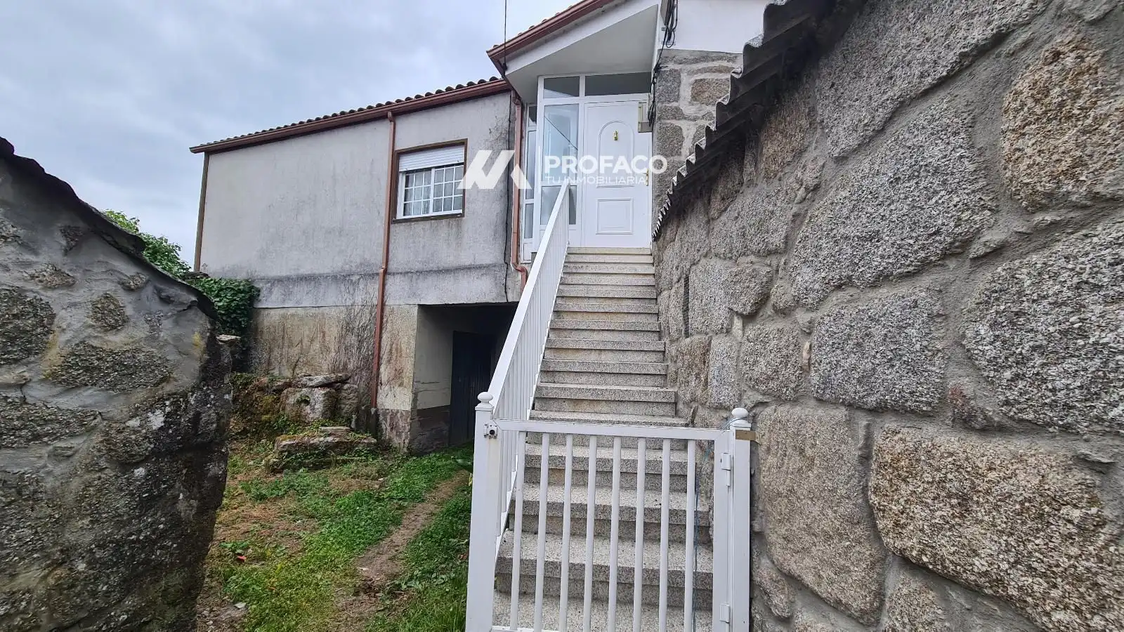 Exterior view of Houses for sale in Carballeda de Avia  with Heating, Storage room and Furnished
