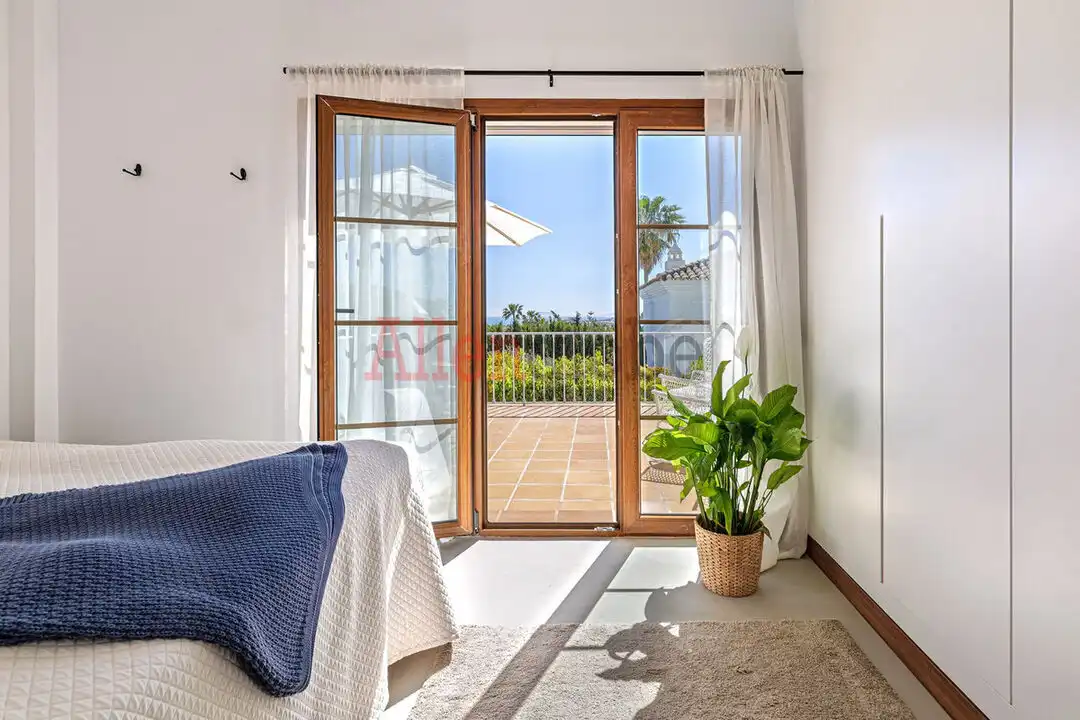 Dormitori de Casa o xalet en venda en Estepona amb Aire condicionat, Calefacció i Jardí privat