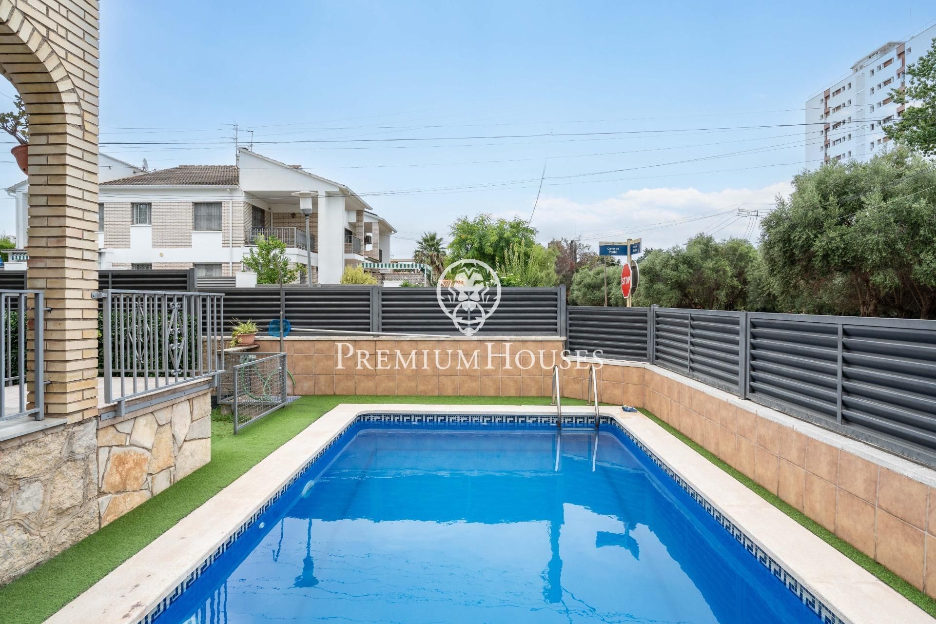 Piscina de Casa o xalet en venda en Cambrils amb Aire condicionat, Calefacció i Jardí privat