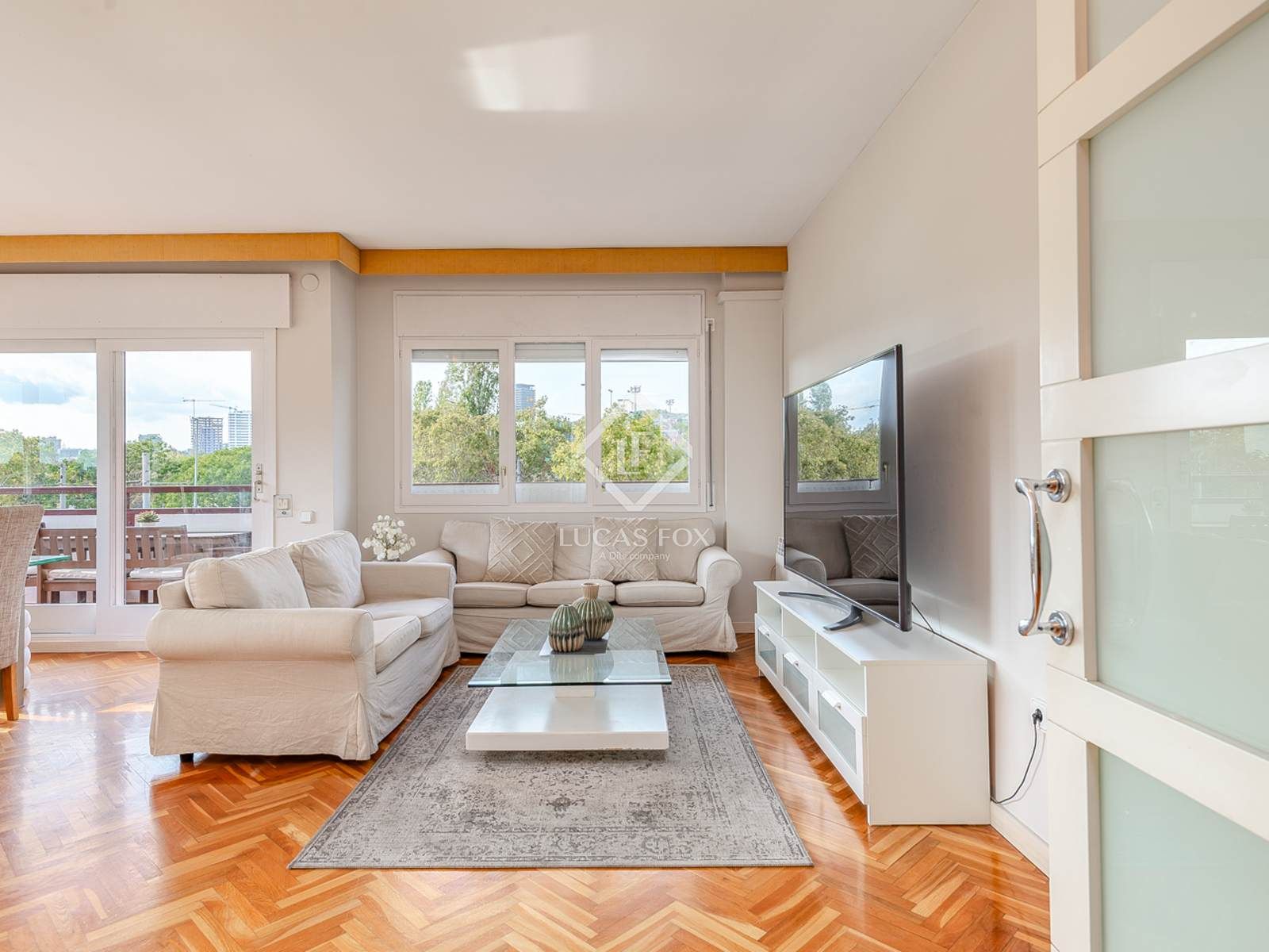 Living room of Flat for sale in  Barcelona Capital  with Air Conditioner, Terrace and Swimming Pool