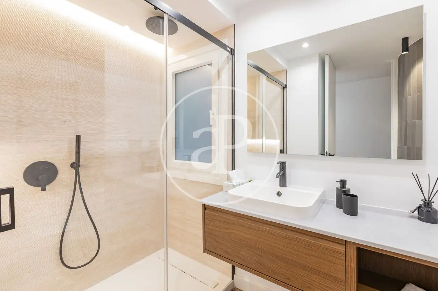 Baño de Piso en venta en Madrid con Aire acondicionado, Calefacción y Amueblado