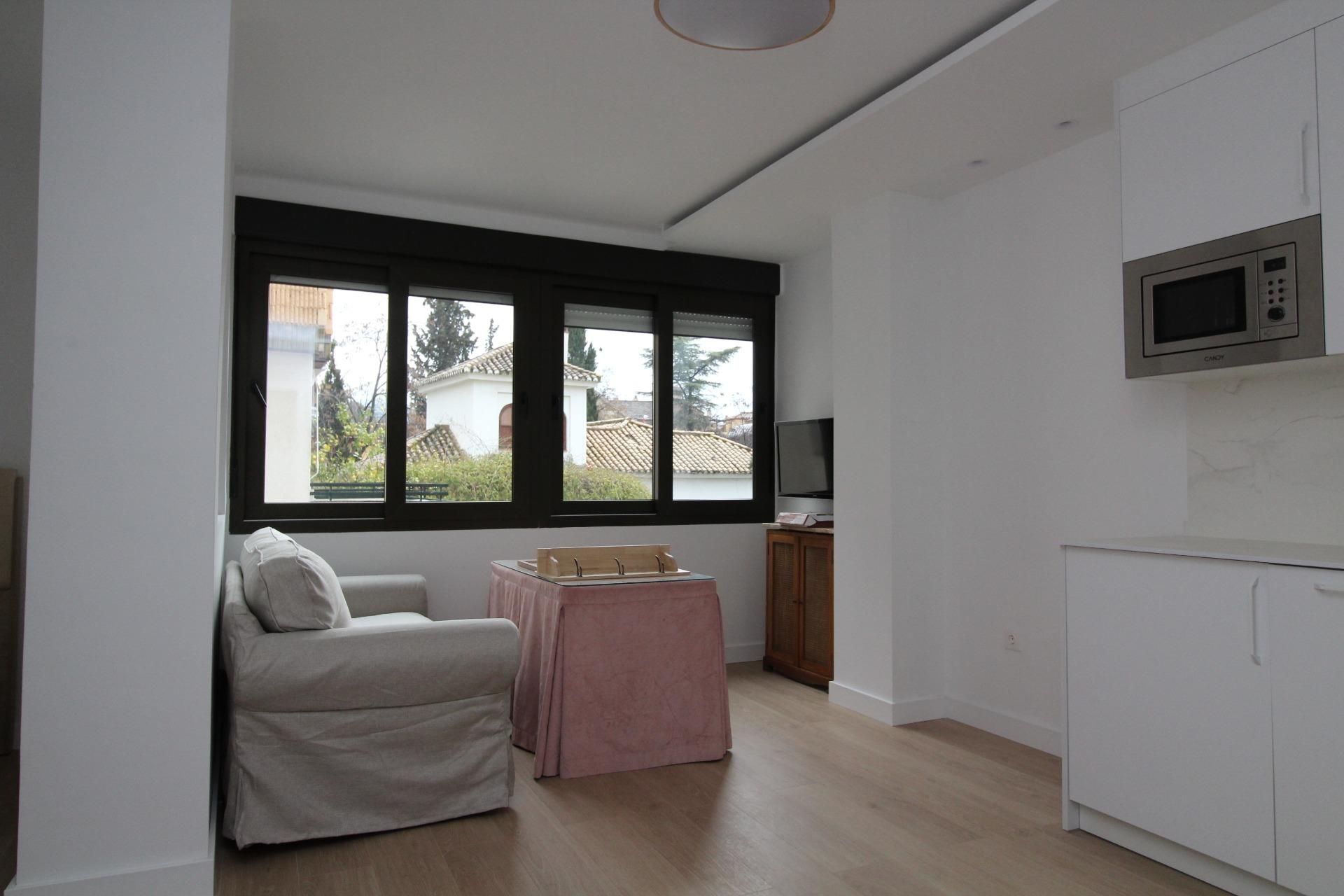 Dormitori de Estudi de lloguer en  Granada Capital amb Jardí privat, Moblat i Piscina comunitària