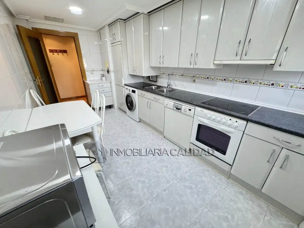 Cocina de Piso de alquiler en Burgos con Calefacción y Amueblado