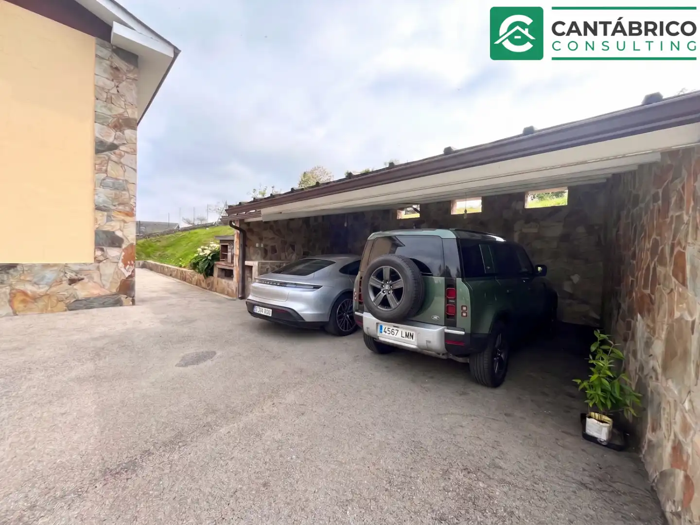 Parking of Houses for sale in Navia  with Heating and Furnished