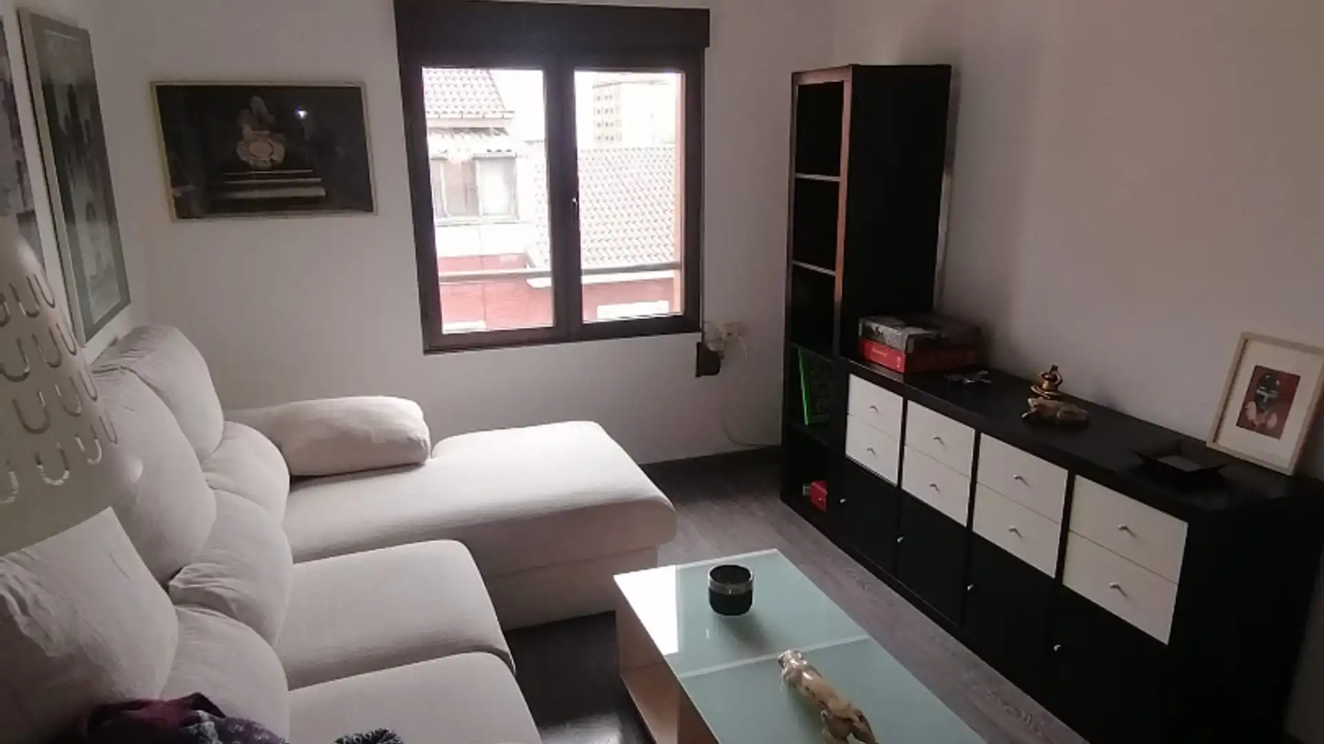 Sala d'estar de Pis en venda en Gijón  amb Parquet, Moblat i Forn