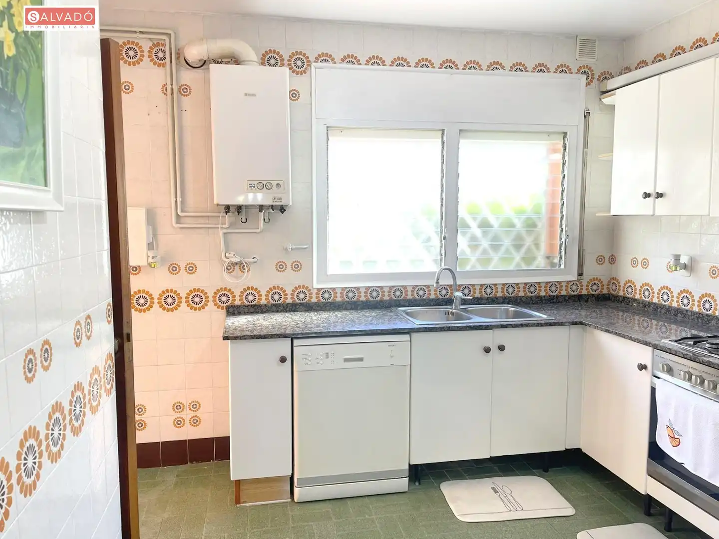 Küche von Erdgeschoss zum Verkauf in Calafell mit Heizung, Privatgarten und Terrasse