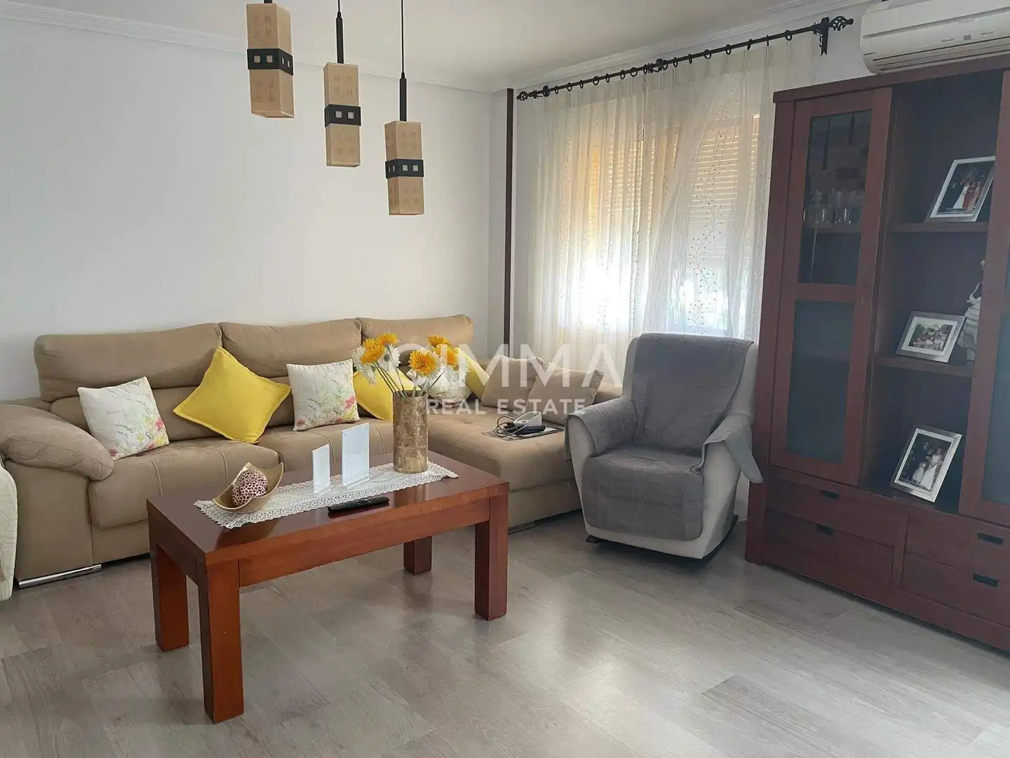 Sala d'estar de Casa o xalet en venda en La Nucia amb Aire condicionat, Jardí privat i Terrassa