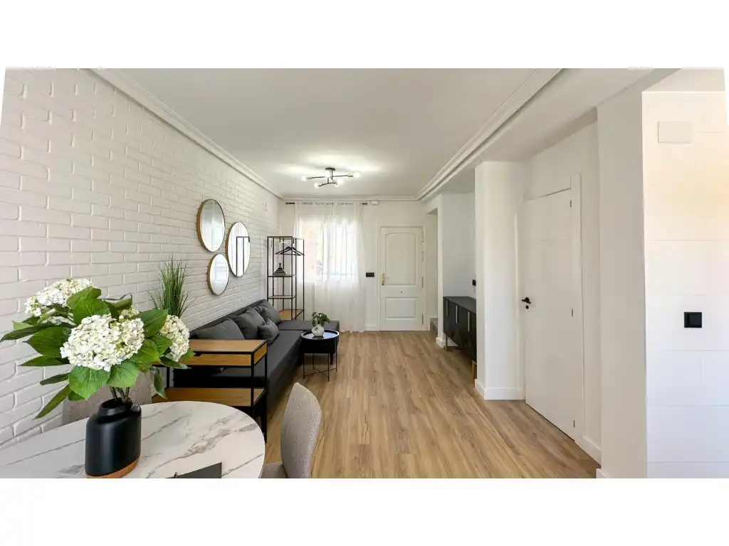 Dormitori de Casa o xalet en venda en Orihuela amb Aire condicionat, Jardí privat i Terrassa