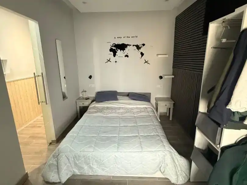 Dormitori de Apartament de lloguer en Los Barrios amb Balcó