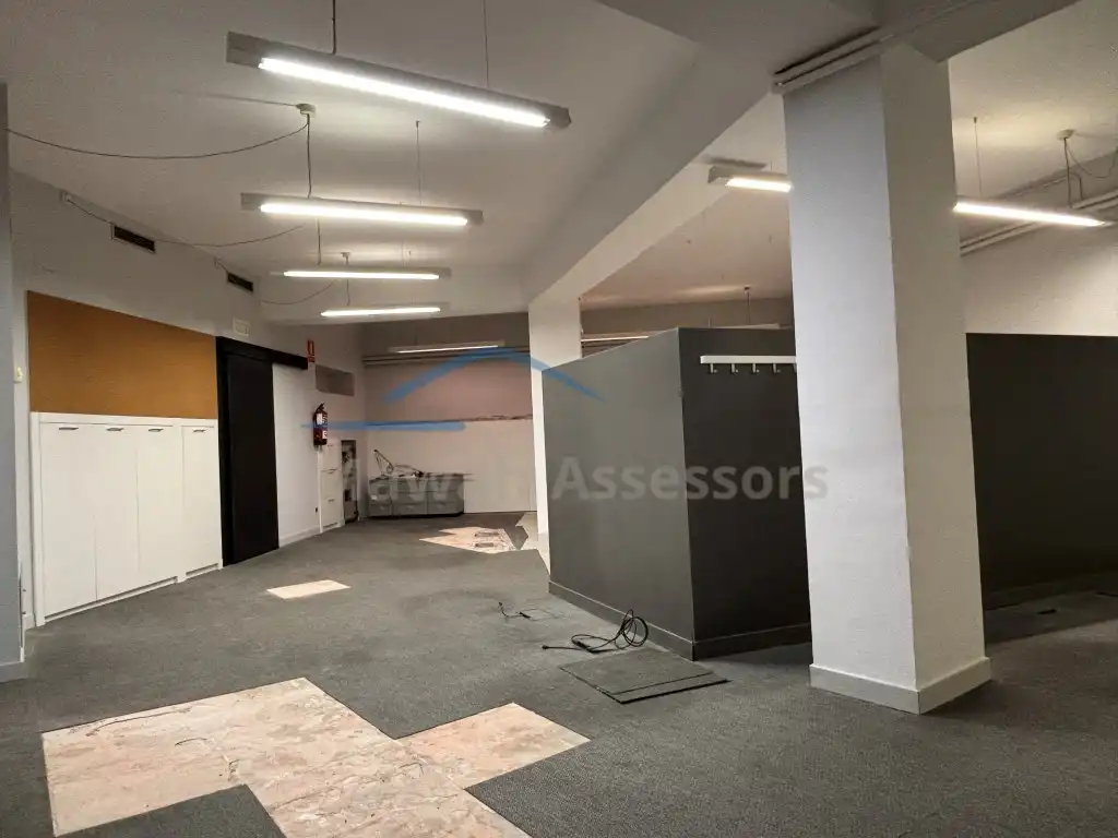 Gewerbefläche zur Miete in Calle Narcis Giralt De, imagen 31