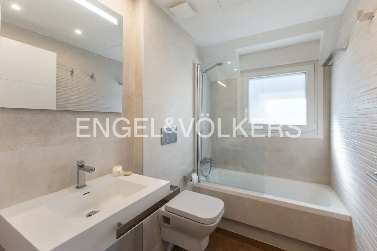 Baño de Ático en venta en Valencia con Aire acondicionado, Calefacción y Terraza