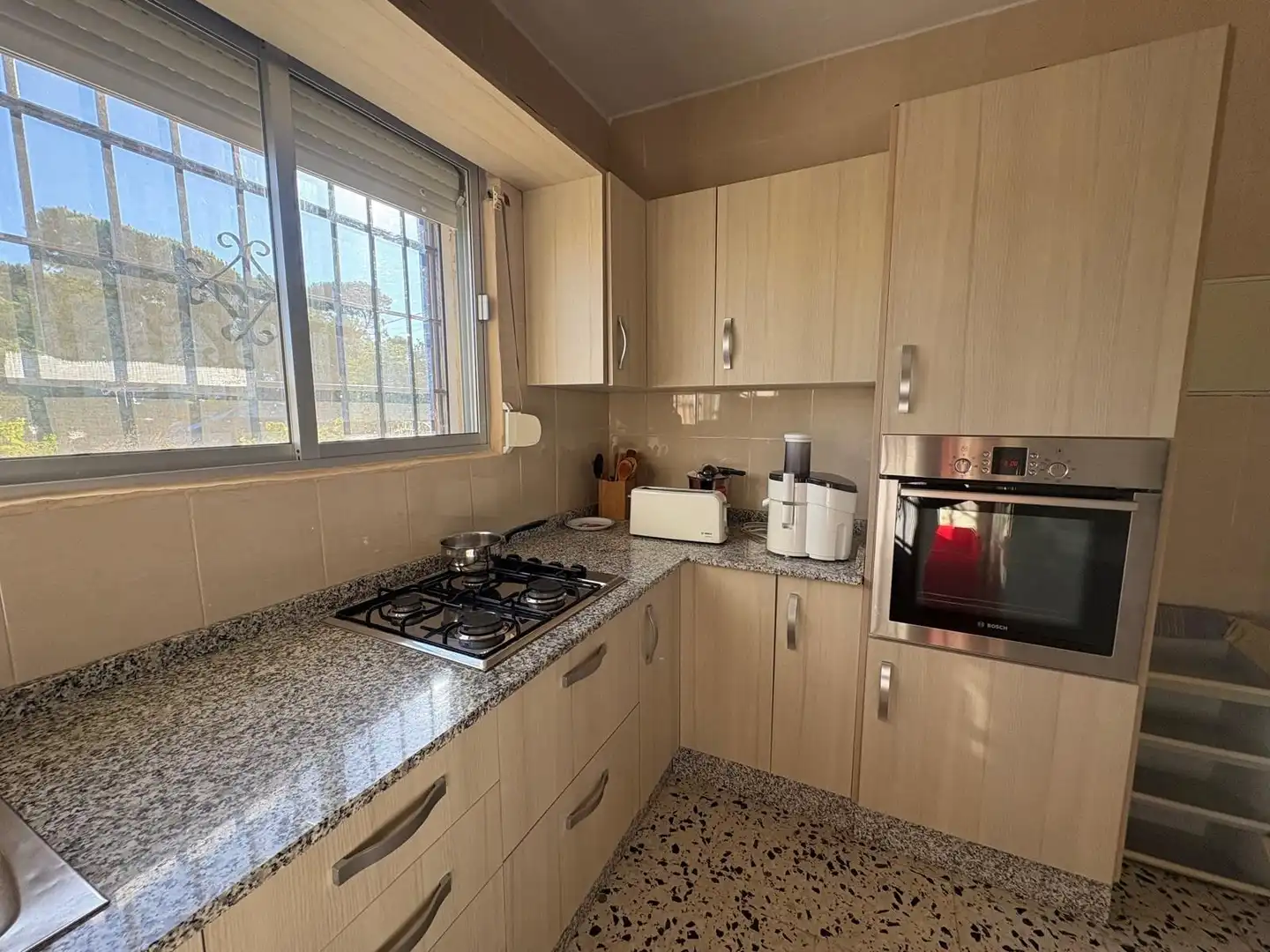 Cuina de Casa o xalet en venda en Chiclana de la Frontera amb Aire condicionat, Jardí privat i Piscina
