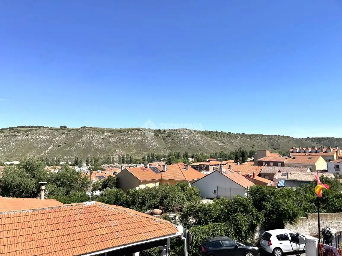 Vista exterior de Casa adosada en venta en Villalbilla con Jardín privado y Terraza