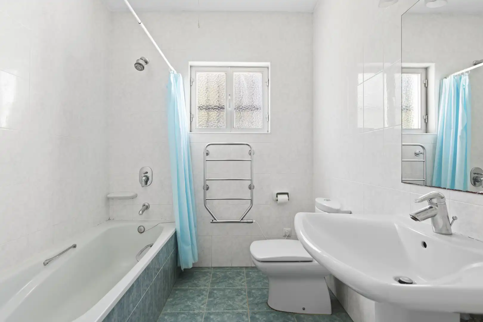 Bathroom of Houses for sale in Marbella  with Private garden, Terrace and Storage room