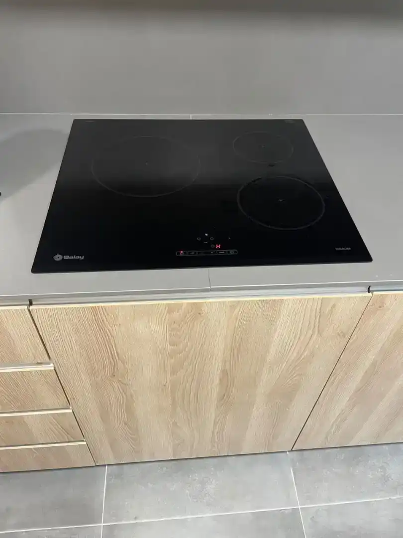 Cocina de Piso para compartir en Barberà del Vallès con Jardín privado, Parquet y Piscina