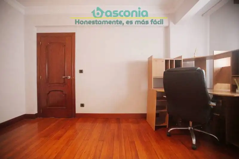 Bedroom of Flat for sale in Basauri   with Heating and Furnished