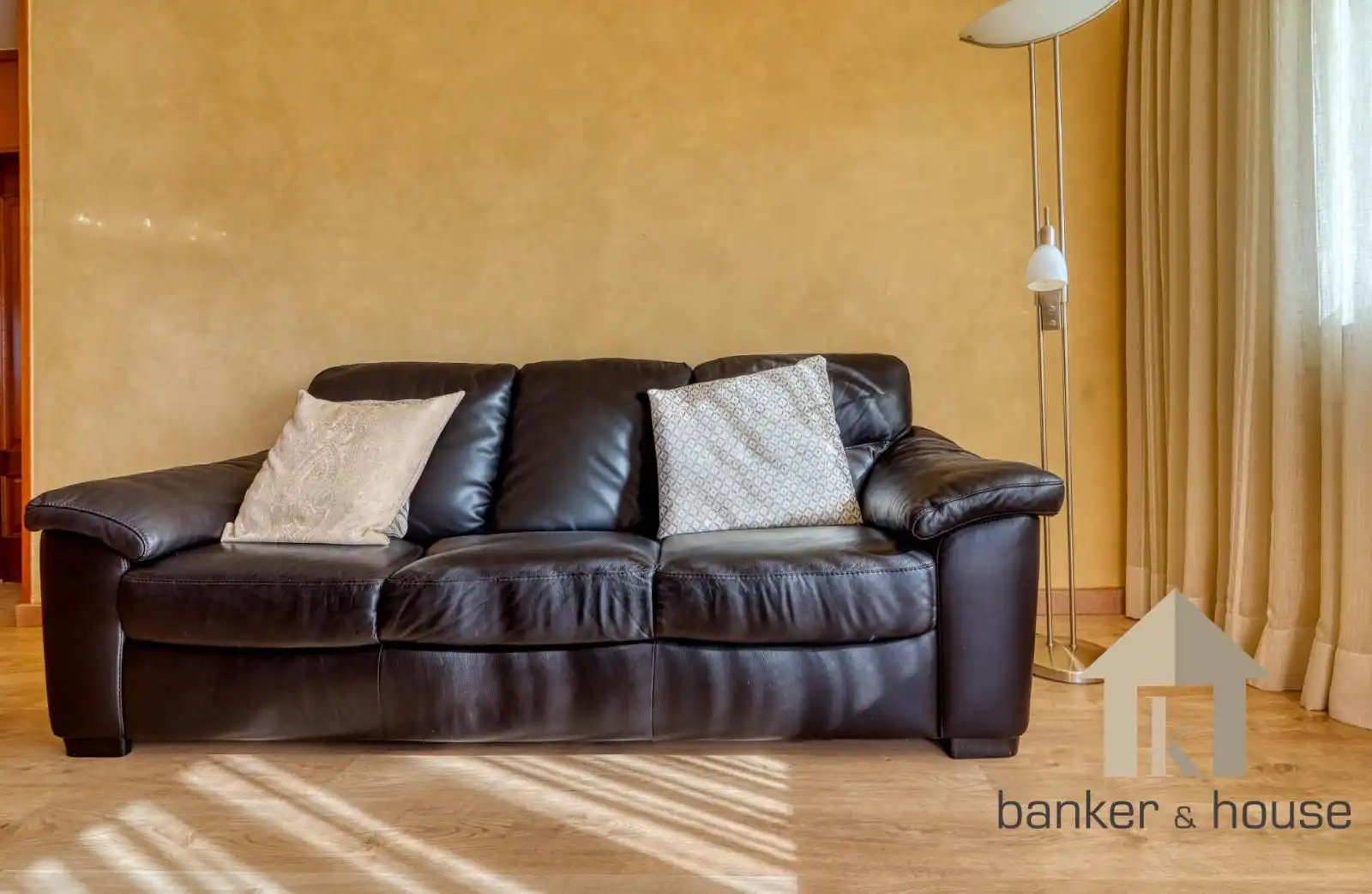 Sala d'estar de Pis en venda en Cerdanyola del Vallès amb Aire condicionat, Calefacció i Parquet