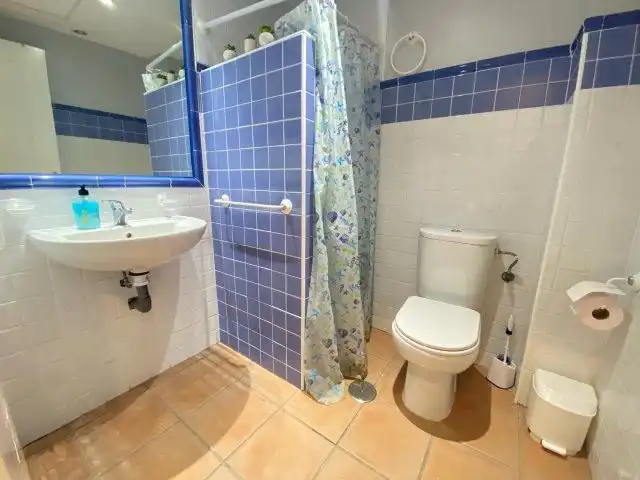 Baño de Apartamento de alquiler en Islantilla con Aire acondicionado, Calefacción y Terraza