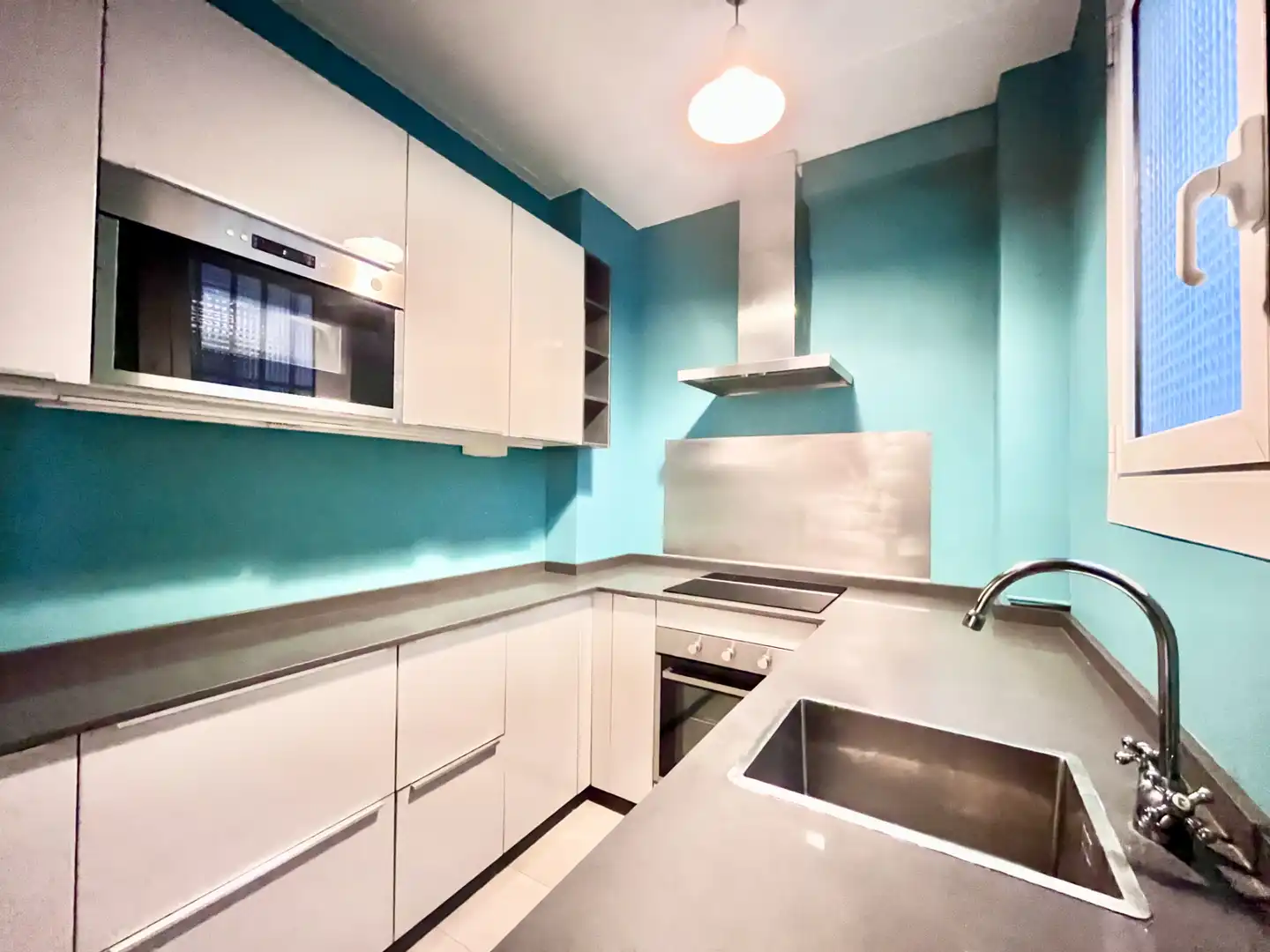 Kitchen of Flat for sale in Barcelona  with Heating, Oven and Microwave