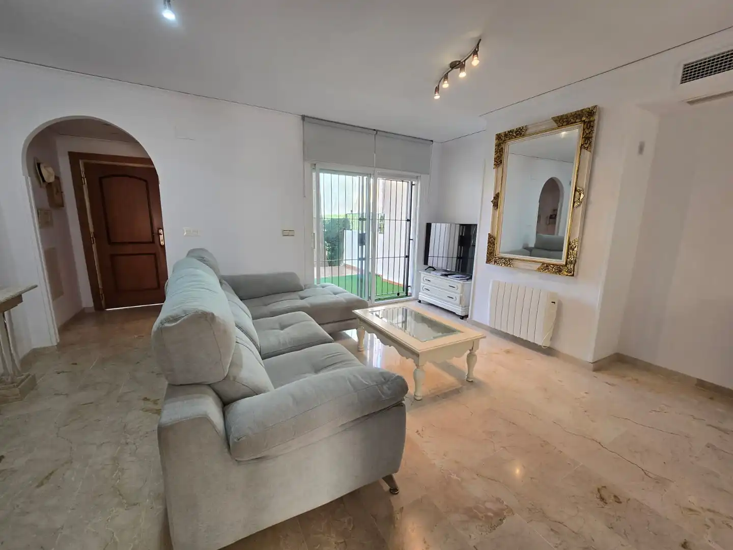 Sala de estar de Casa adosada en venta en Marbella con Amueblado