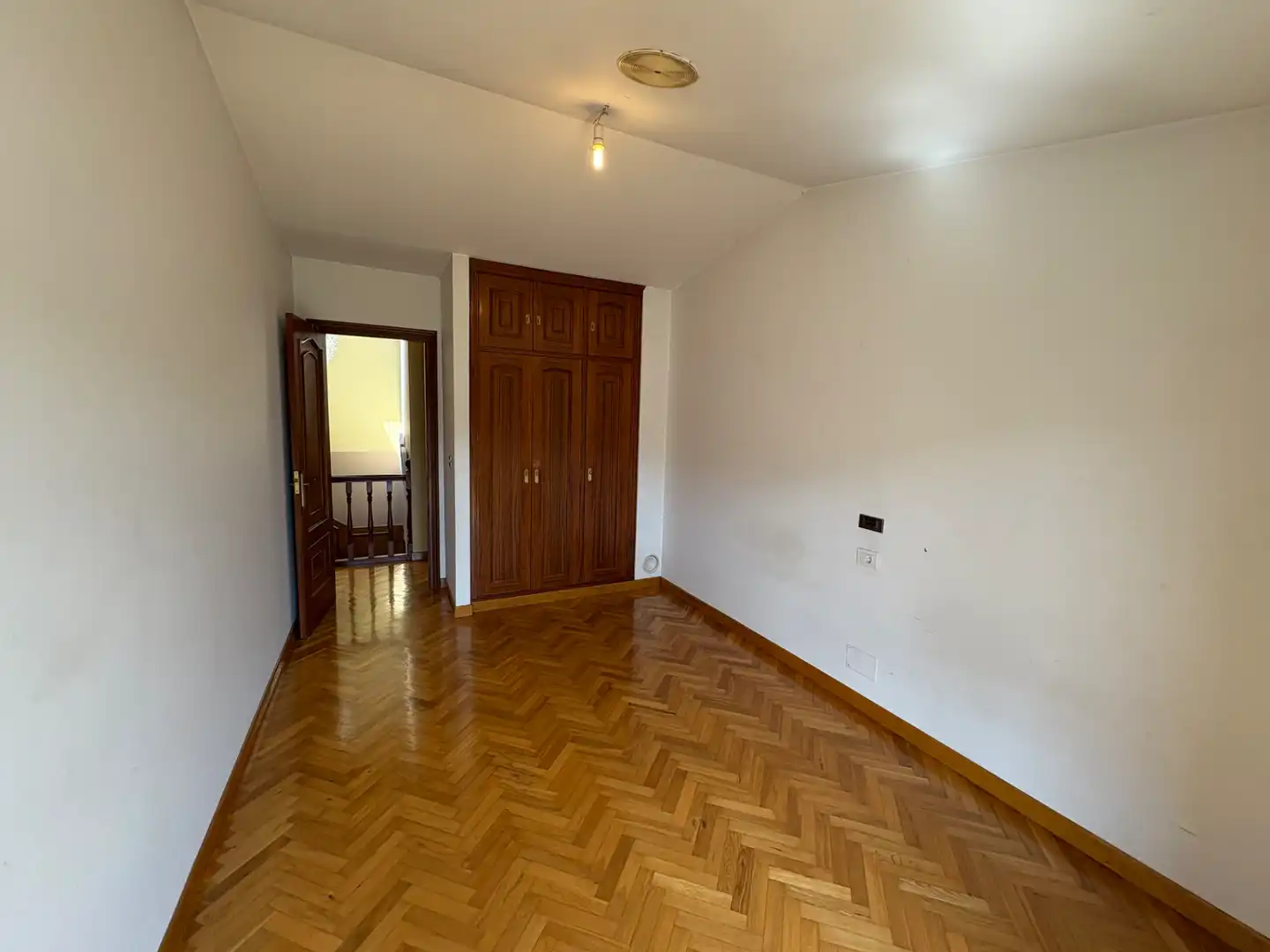 Habitación de Casa adosada en venta en Culleredo con Calefacción, Jardín privado y Parquet