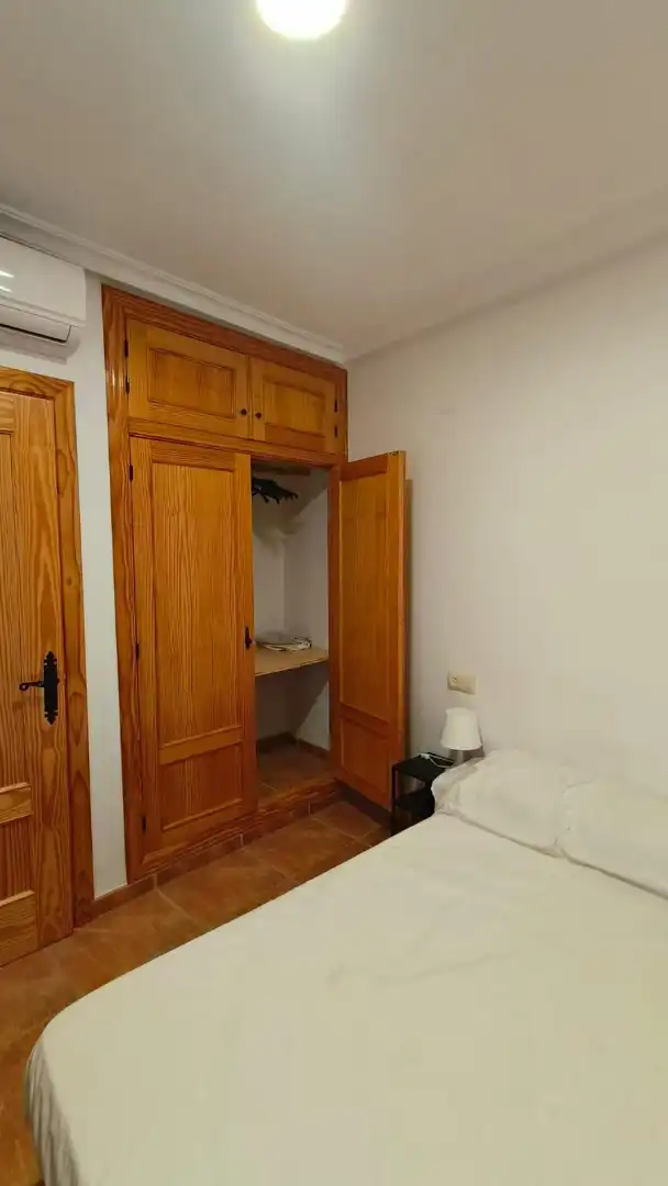 Bedroom of Houses for share in Jaén  with Air Conditioner, Private garden and Terrace