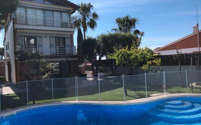 Swimming pool of House or chalet to rent in Castelldefels  with Air Conditioner, Heating and Private garden