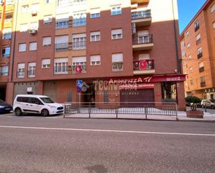 Außenansicht von Wohnung zum verkauf in Tarancón mit Terrasse und Balkon