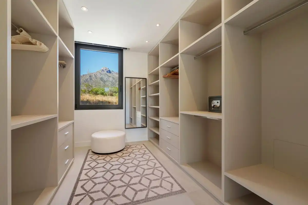 Dormitori de Casa o xalet en venda en Marbella amb Aire condicionat, Jardí privat i Terrassa