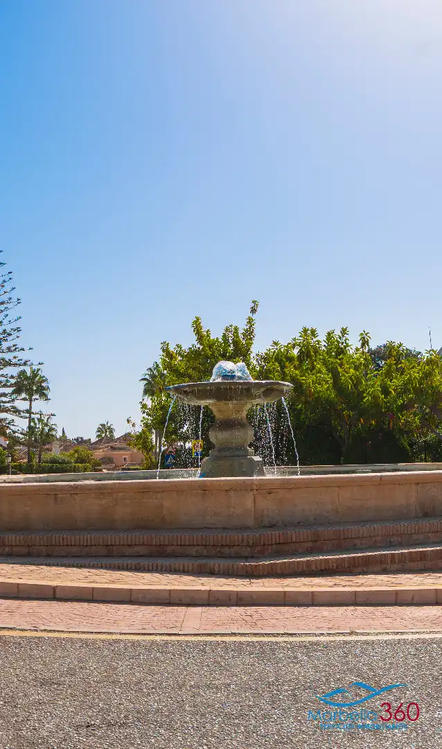 Vista exterior de Casa adosada en venda en Marbella amb Aire condicionat, Jardí privat i Terrassa