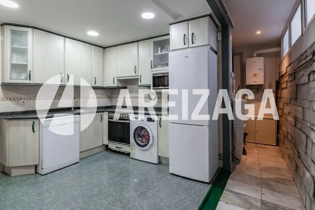 Küche von Wohnung zum Verkauf in Donostia - San Sebastián  mit Heizung, Terrasse und Möbliert