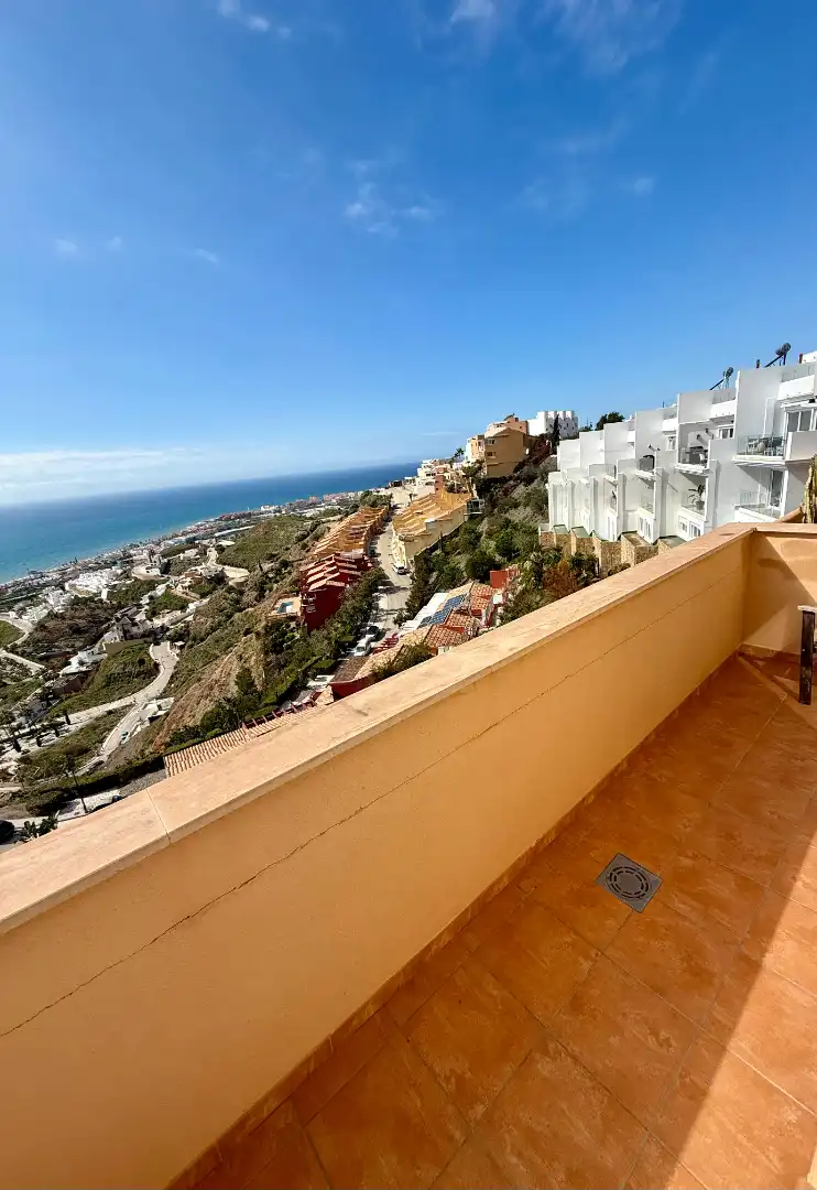 Vista exterior de Casa adosada en venda en Torrox amb Aire condicionat, Calefacció i Jardí privat